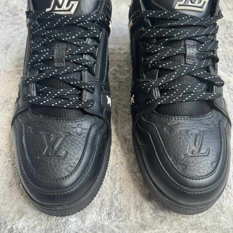 Louis Vuitton Trainer Low ‘embossed Monogram’ Sz- 8.5LV