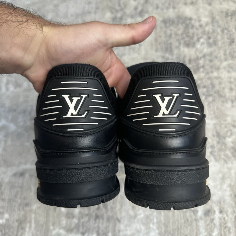 Louis Vuitton Trainer Low ‘embossed Monogram’ Sz- 8.5LV