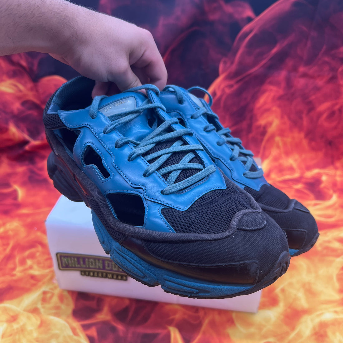 Raf Simon’s replicant Ozweego black colonial blue- 9M