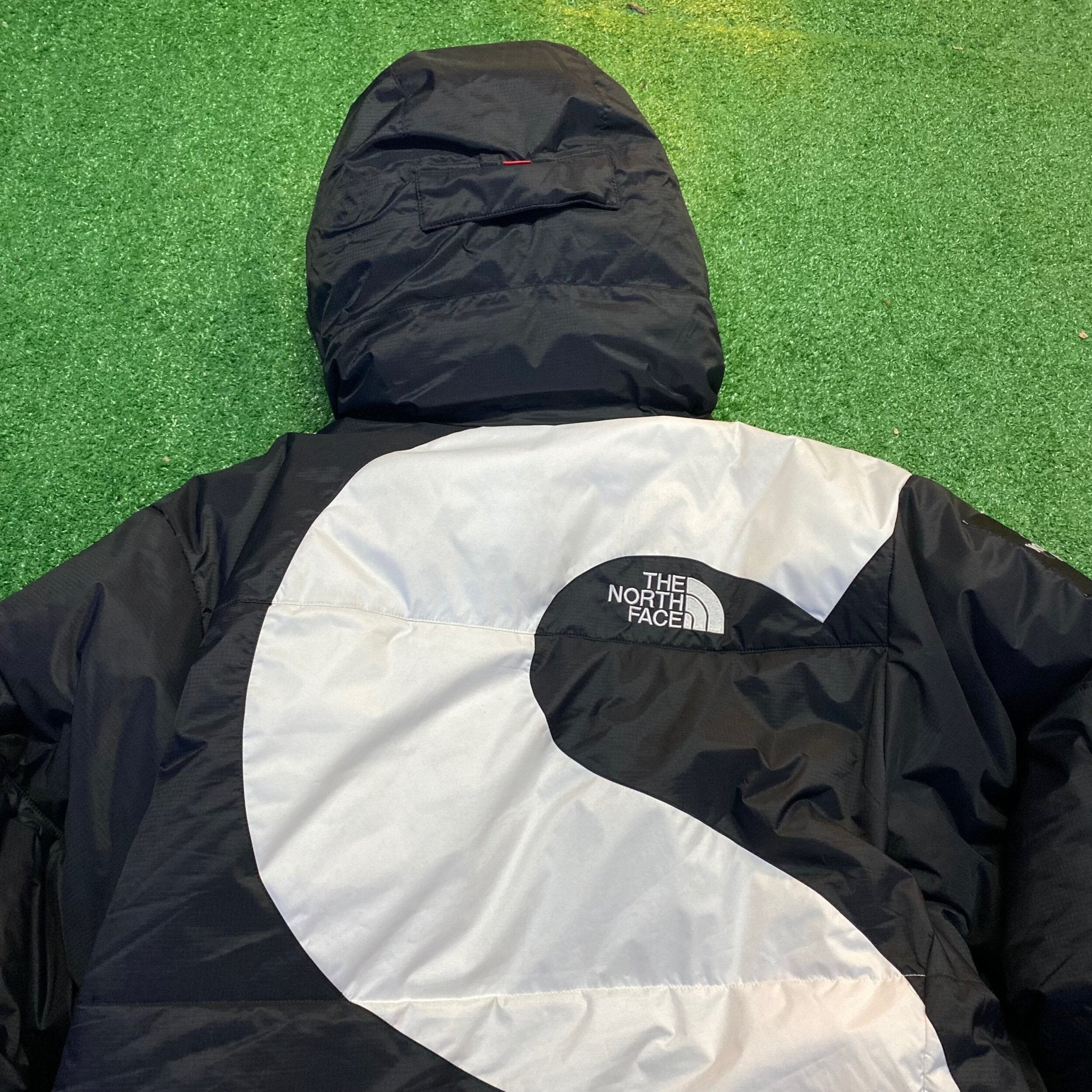 Supreme TNF s logo summit series Himalayan parka- M – Million